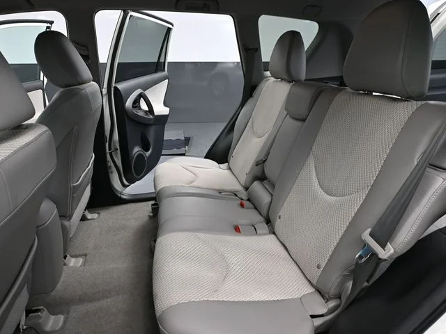 2012 Toyota RAV4 EV - Photo 33