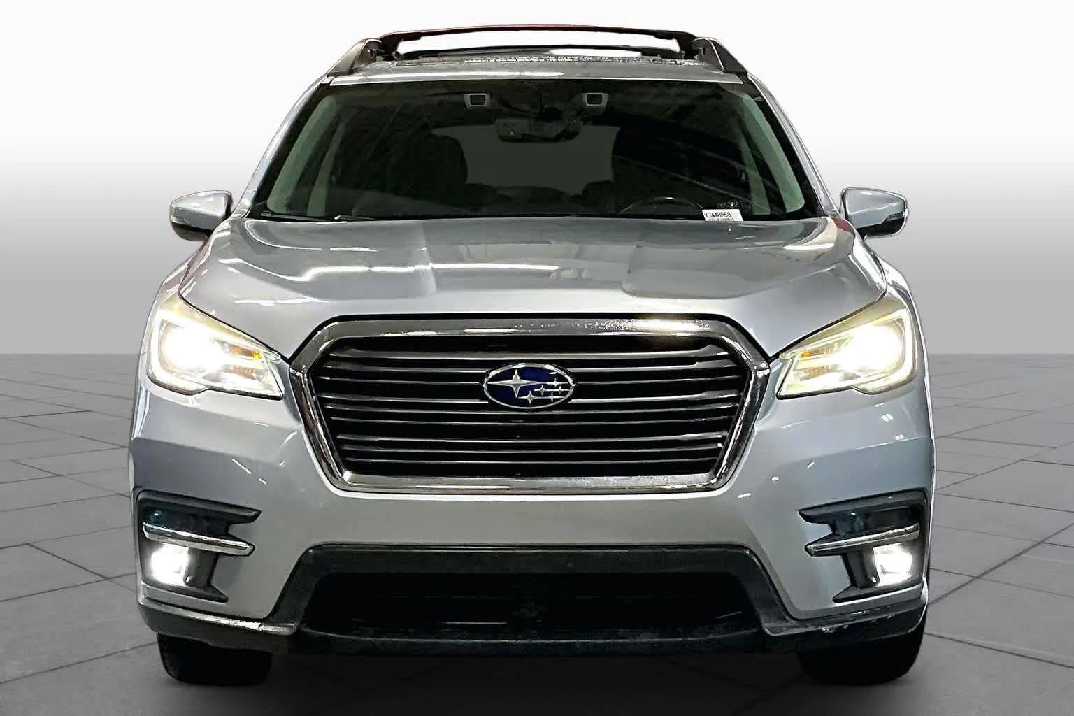 Used 2019 Ice Silver Metallic Subaru Limited image 3