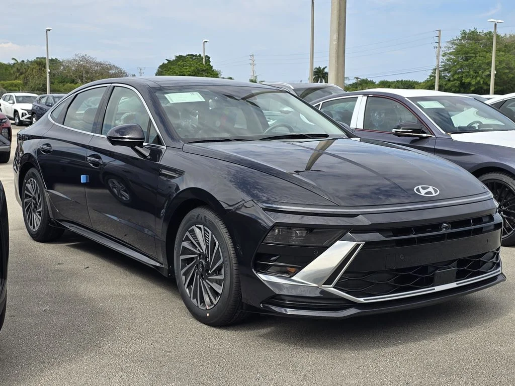 Used 2025 Blue Hyundai SEL image 2