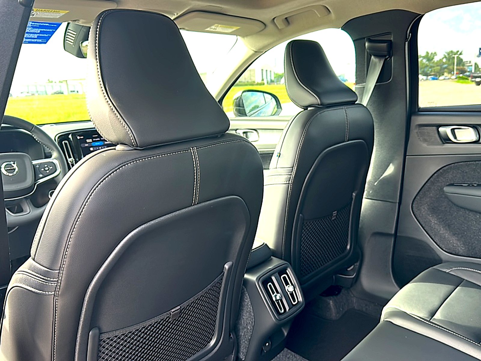 2026 Volvo XC40 Plus - Photo 14