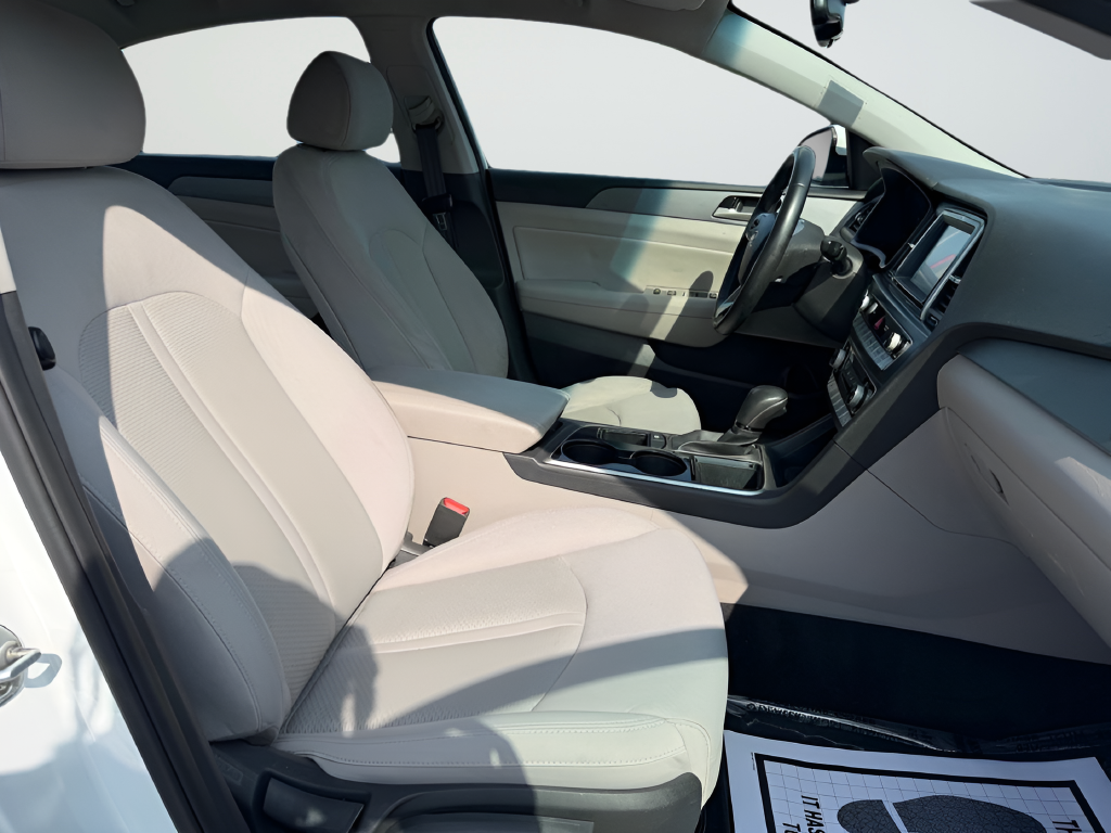 Used 2018 White Hyundai SEL image 26