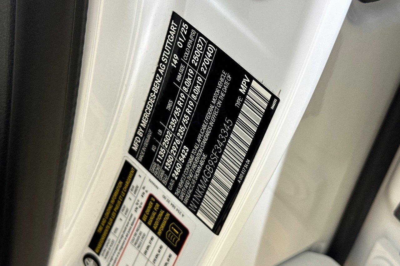 Certified Used 2025 Polar White Mercedes-Benz GLC 300 image 27