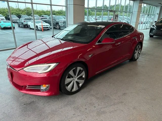 Used 2021 Red Tesla Long Range Plus image 11