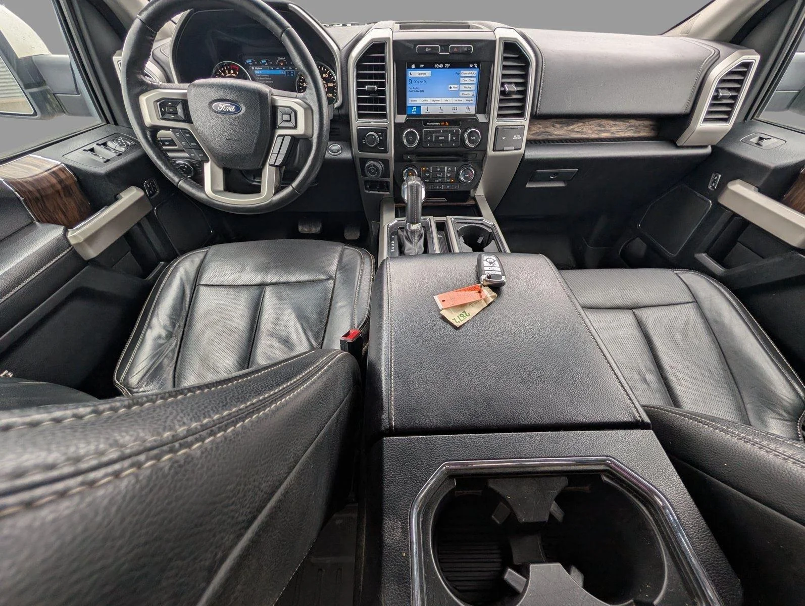 Used 2018 White Platinum Metallic Tri-Coat Ford LARIAT image 30