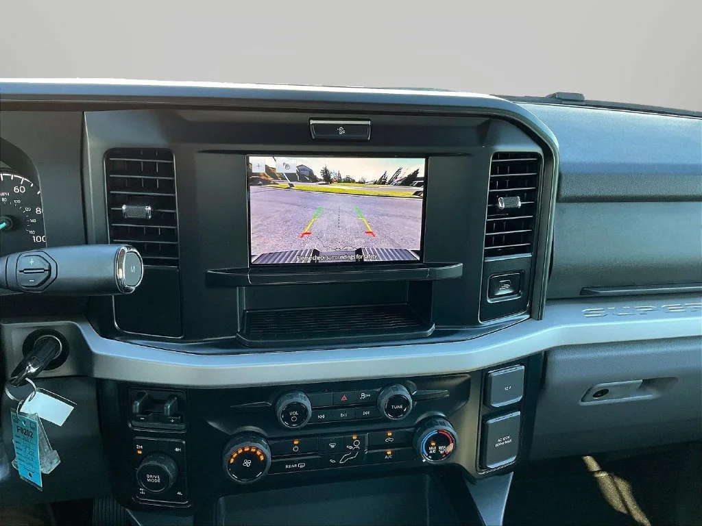 New 2027 Iconic Silver Metallic Ford F-250® XLT image 23