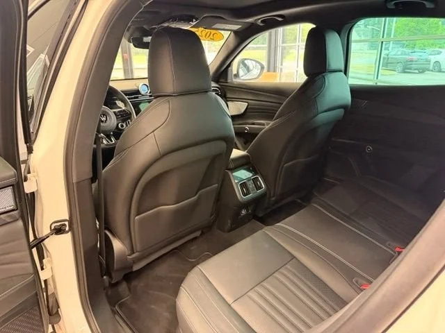 Used 2025 White Maserati Base image 13