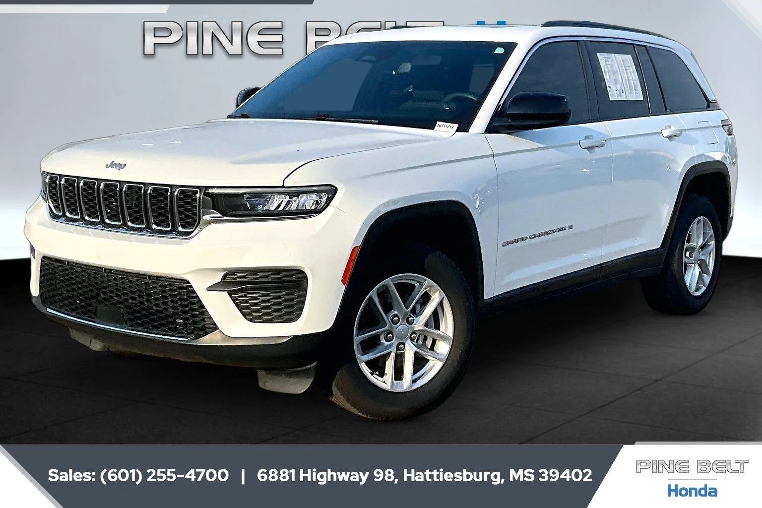 Used 2024 Bright White Clearcoat Jeep Laredo X image 10