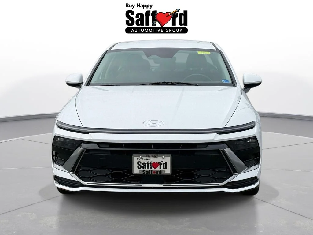 Used 2025 White Hyundai SEL image 7