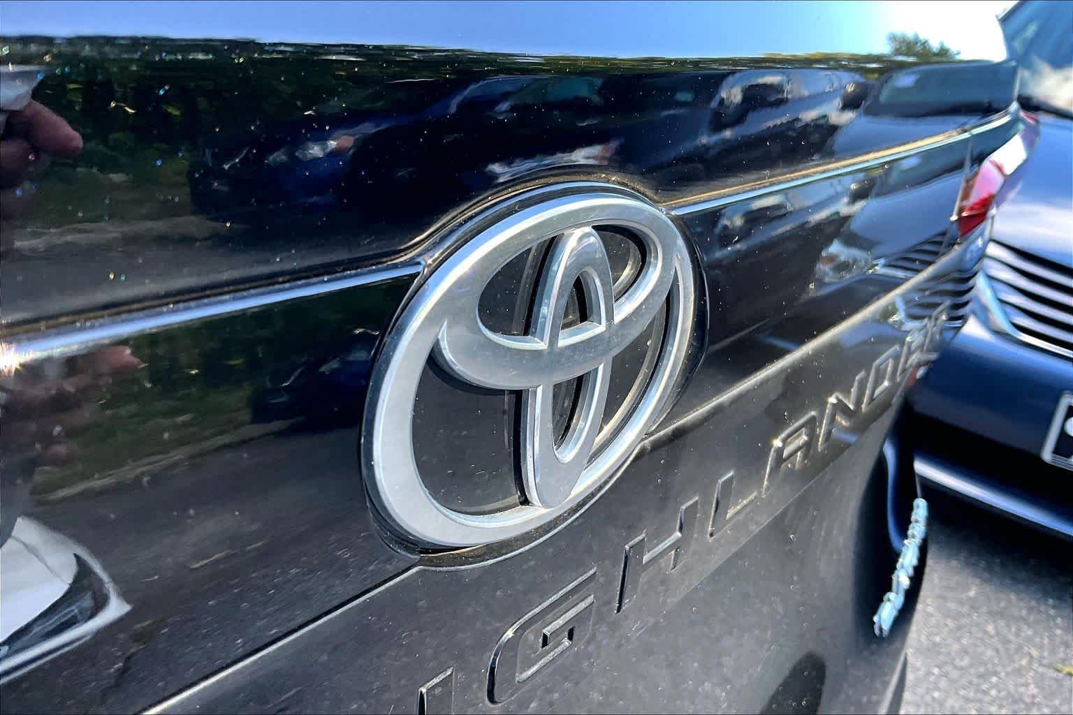 Used 2025 Midnight Black Metallic Toyota Hybrid MAX Platinum image 30