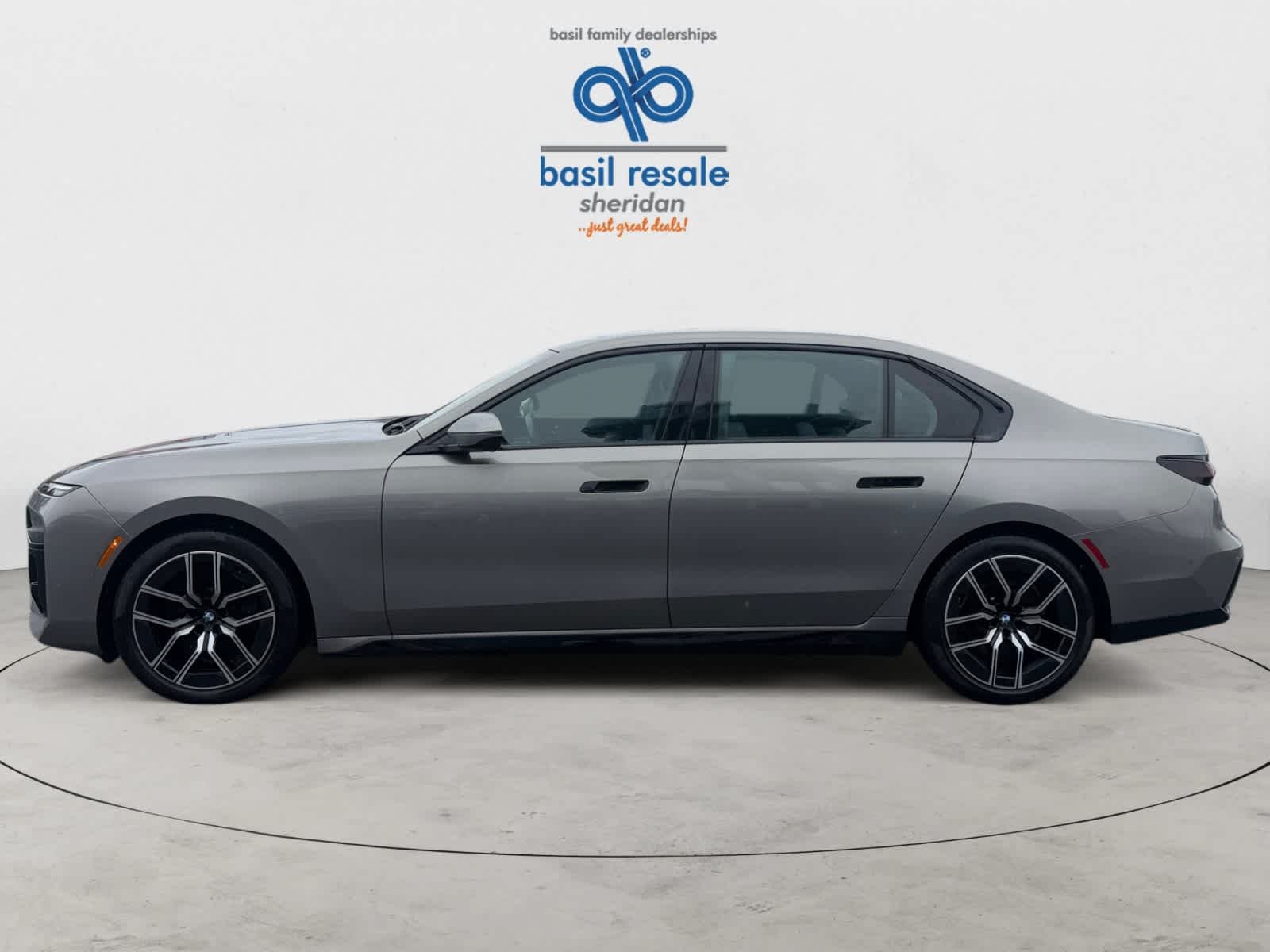 Used 2026 Oxide Grey Metallic BMW 740i xDrive image 4