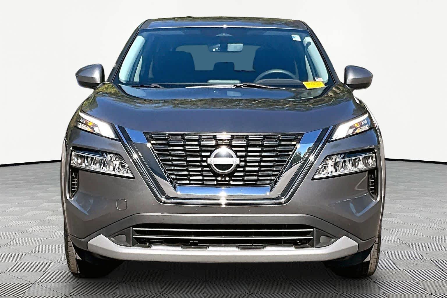 Used 2023 Gun Metallic Nissan SV image 4