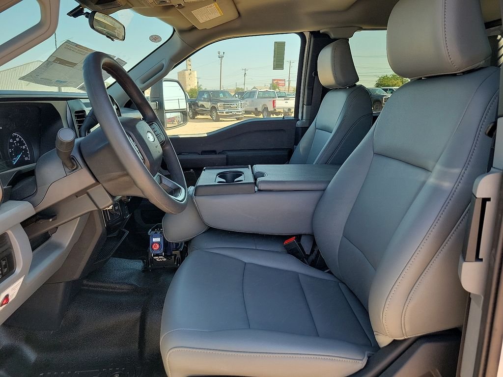 2025 Ford F-550 Super Duty Chassis Cab XL - Photo 18