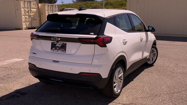 2027 Chevrolet Bolt LT - Photo 8