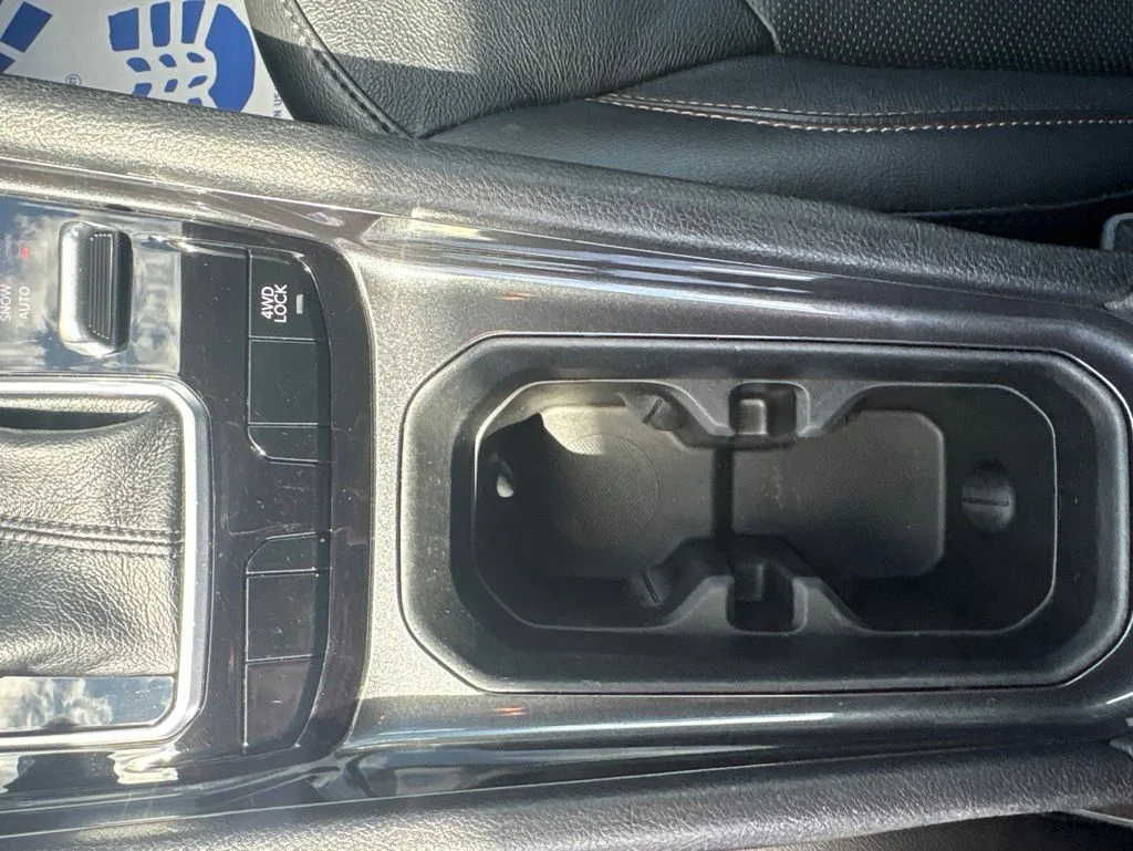 Used 2022 Black Jeep Latitude Lux image 23