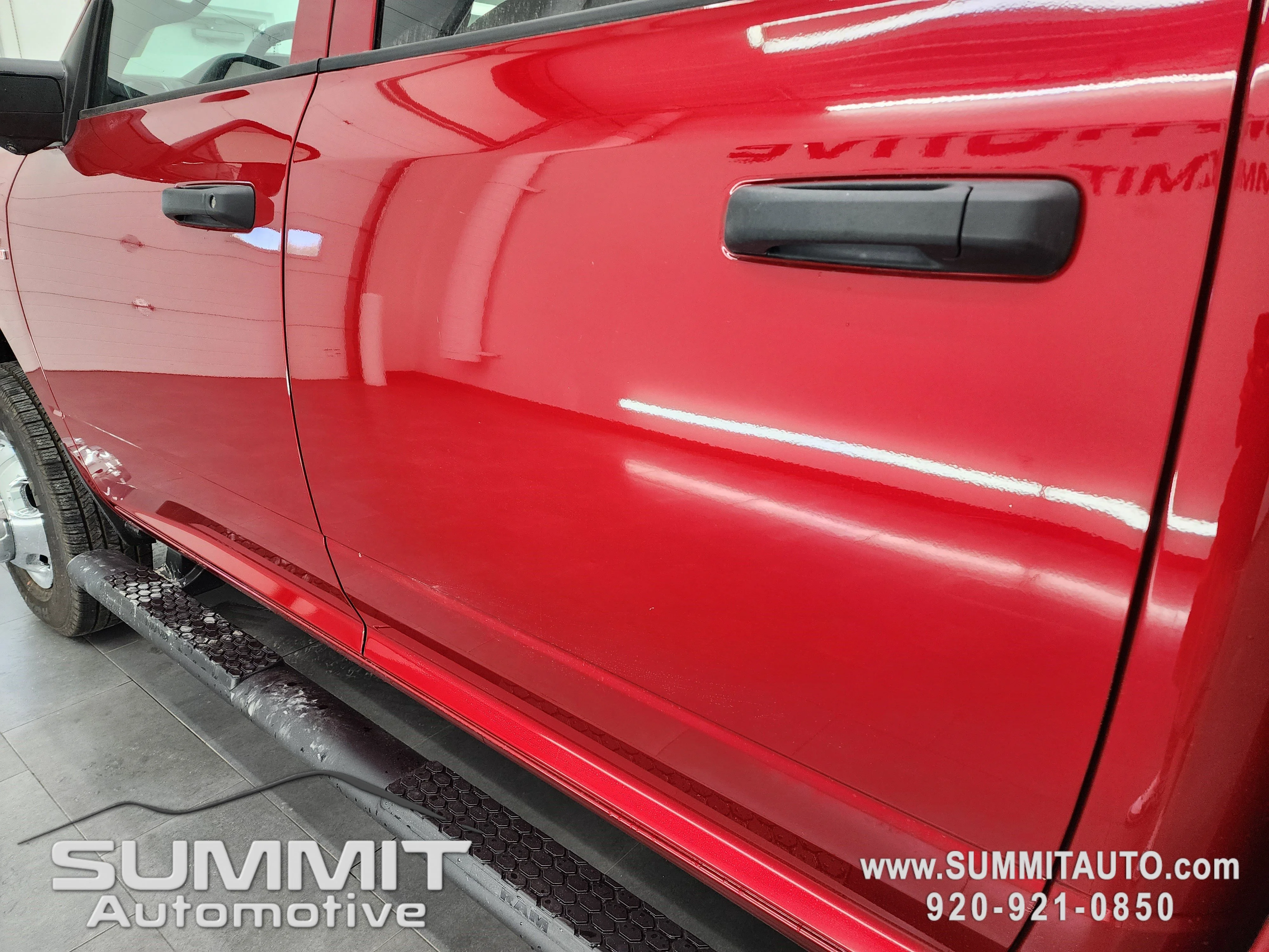 New 2026 Molten Red Pearl-Coat Exterior Paint RAM Tradesman image 38