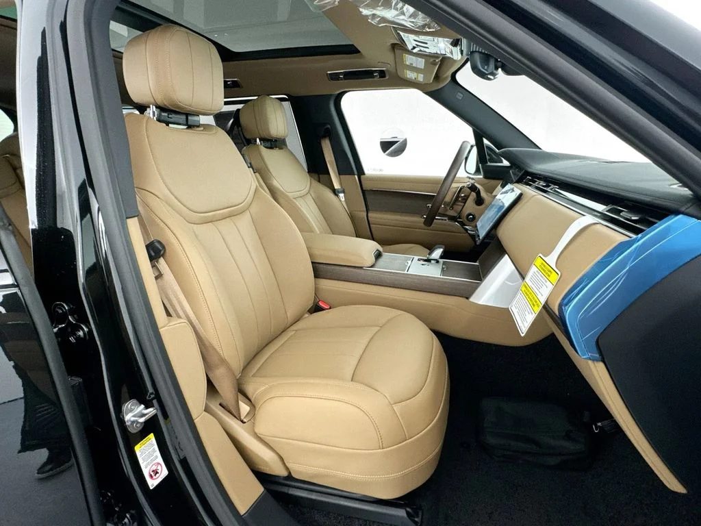 New 2026 Santorini Black Land Rover SE image 30