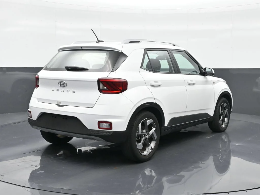 Used 2024 White Hyundai SEL image 5