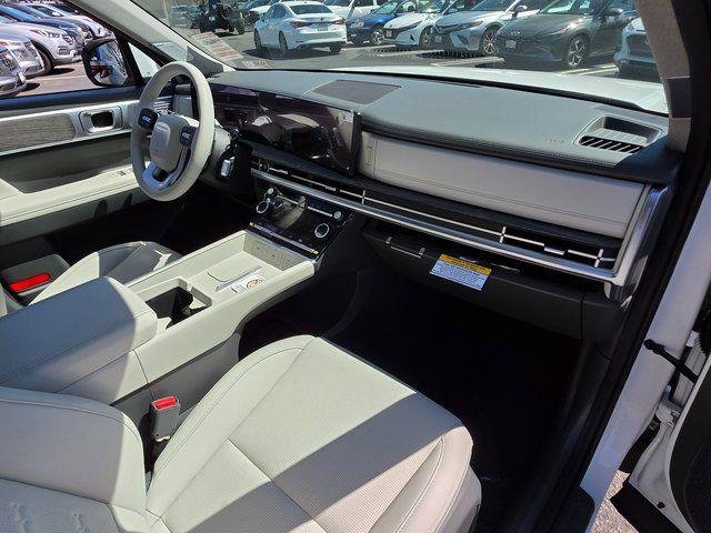 2025 Hyundai Santa Fe Limited - Photo 9
