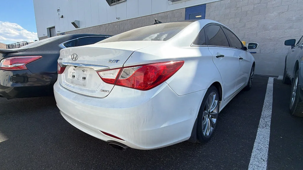 Used 2013 Shimmering White Hyundai Limited image 2