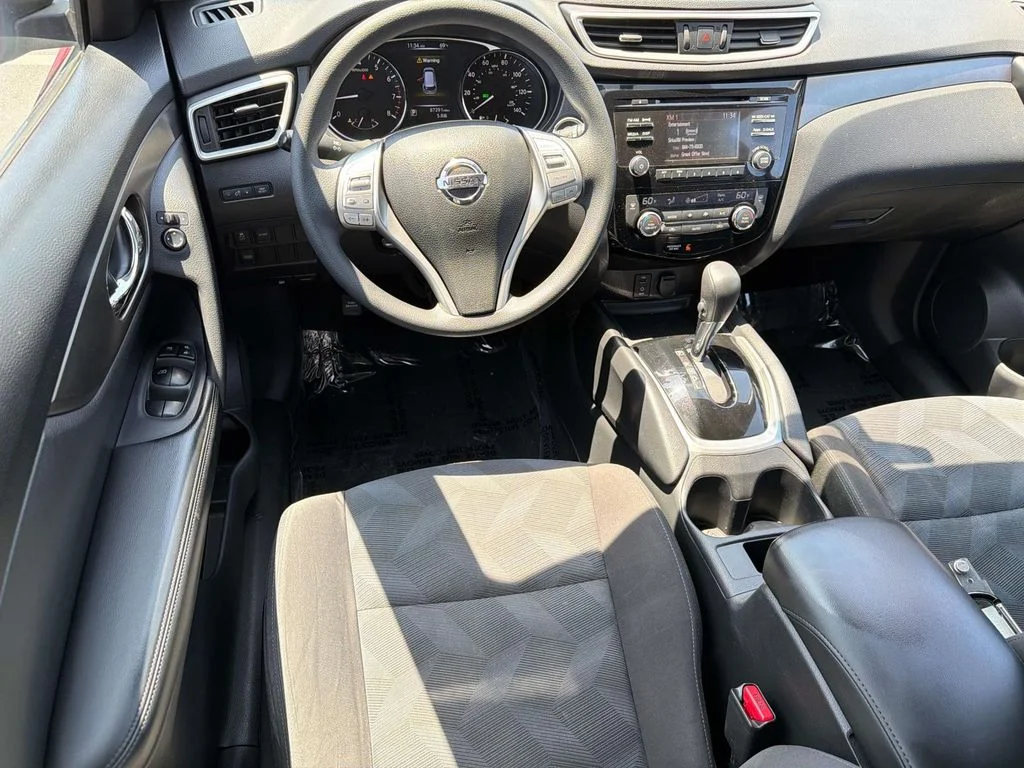 Used 2016 Cayenne Red Nissan SV image 12