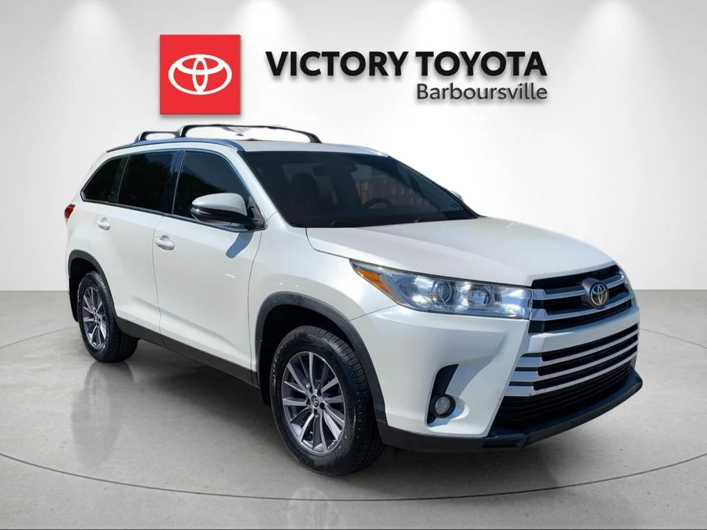 Used 2019 White Toyota XLE image 5