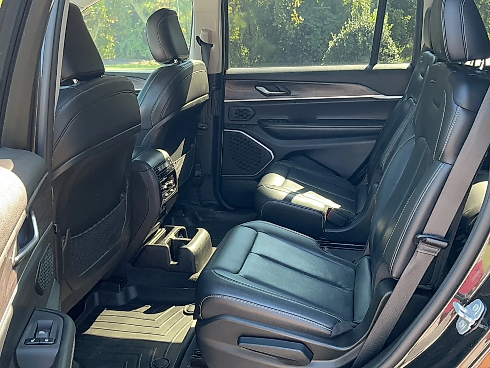 Used 2021 Rocky Mountain Pearlcoat Jeep Limited 4x4 image 16