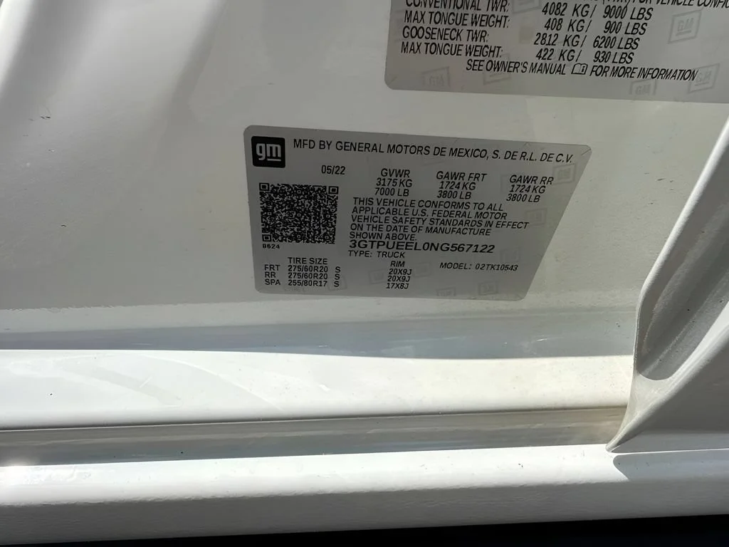 Used 2022 Summit White GMC AT4 image 35