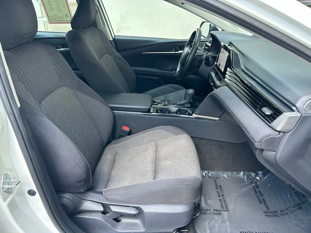 Used 2025 White Toyota LE image 20