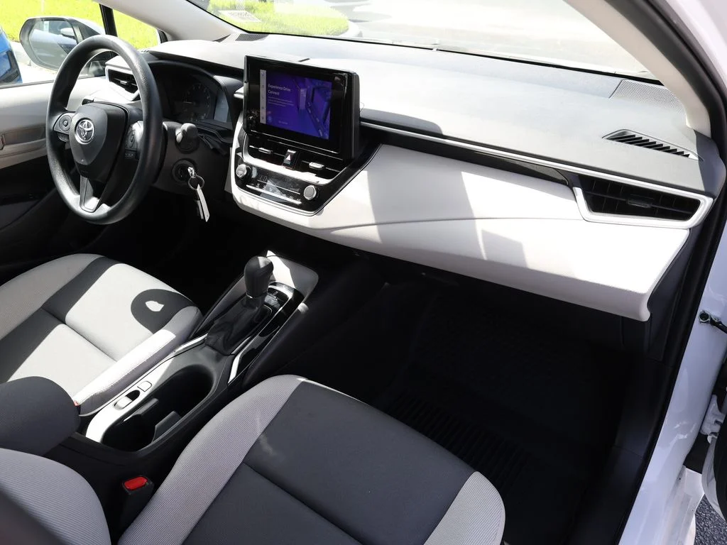 Used 2025 White Toyota LE image 17