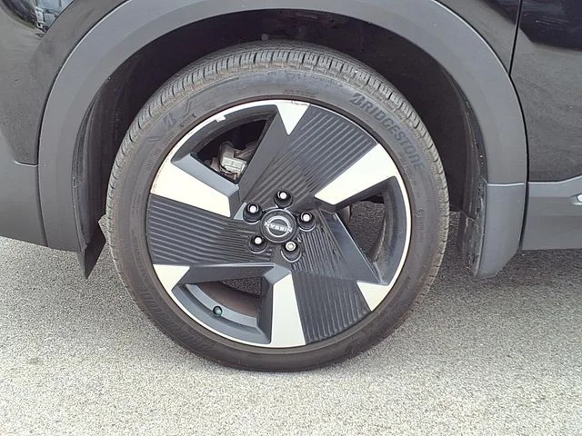 Used 2025 Black Nissan SR image 13