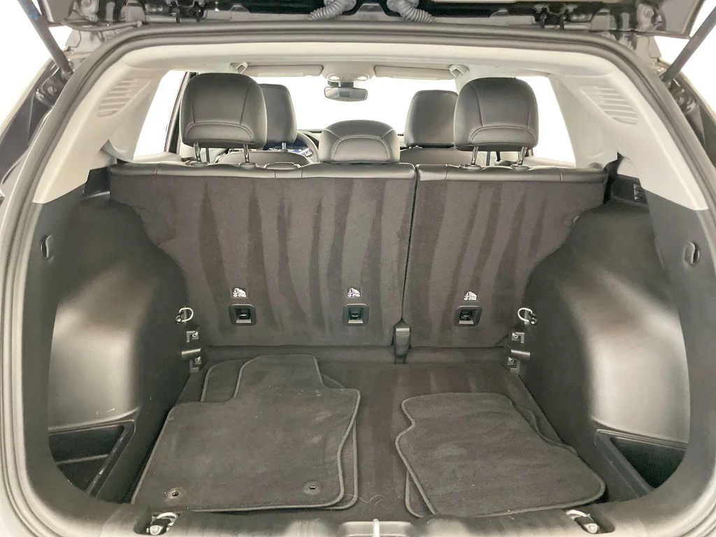 Used 2022 Diamond Black Crystal Pearl Coat Jeep Limited image 24