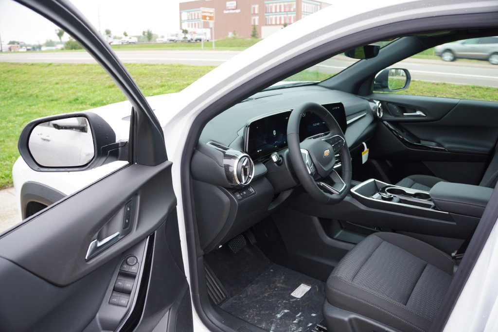 2027 Chevrolet Equinox LT - Photo 10