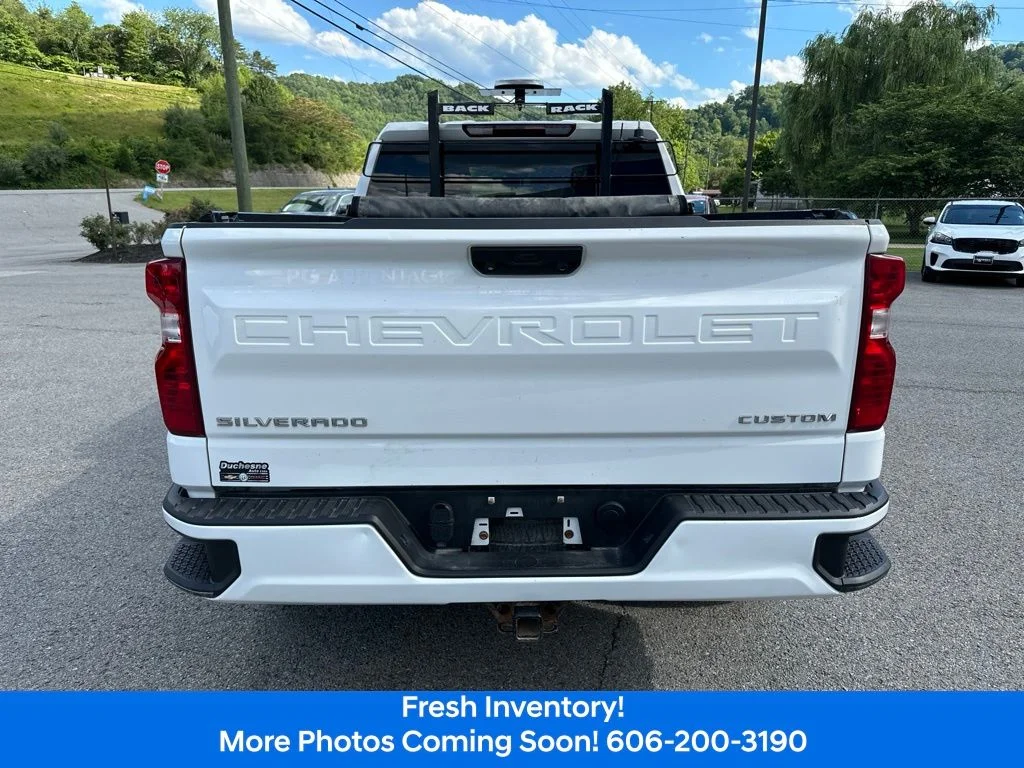 Used 2023  Chevrolet Custom image 4