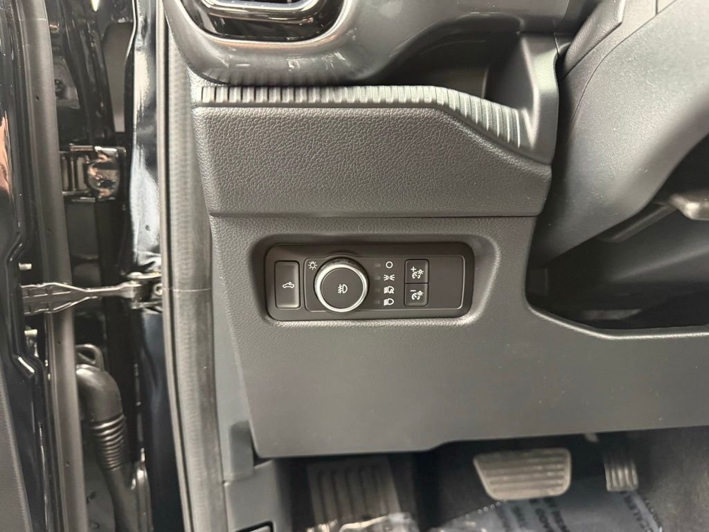 New 2026 Shadow Black Ford XLT image 43