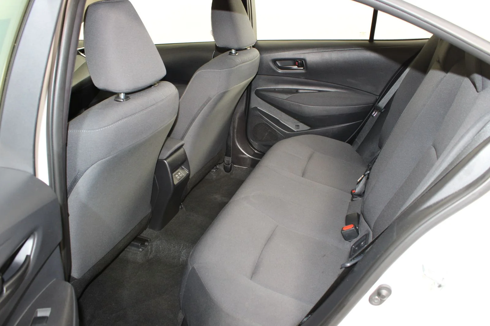 Used 2025 White Toyota LE image 25
