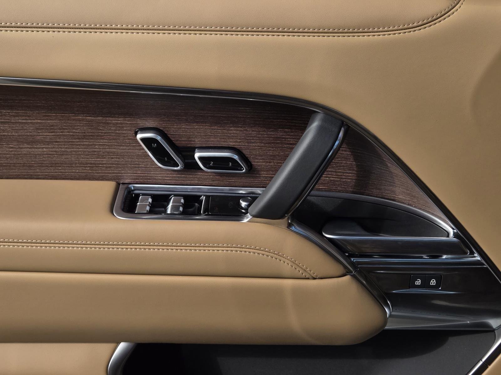New 2026 Batumi Gold LAND ROVER SE PHEV image 26