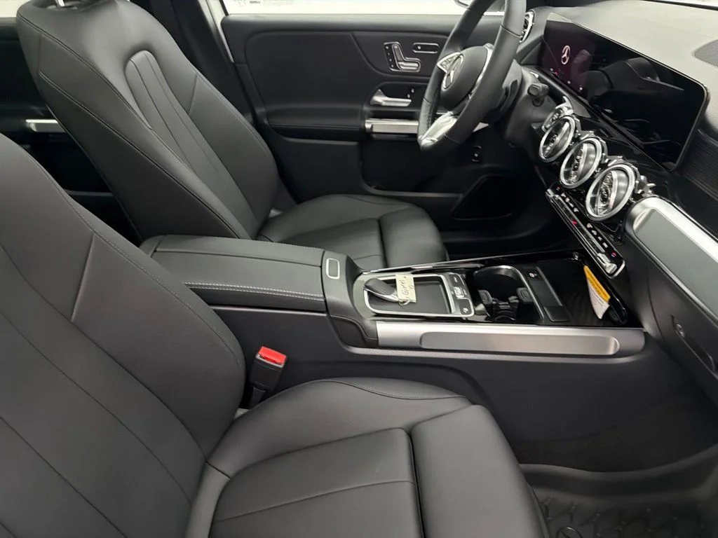 New 2026 White Mercedes-Benz GLB 250 image 29