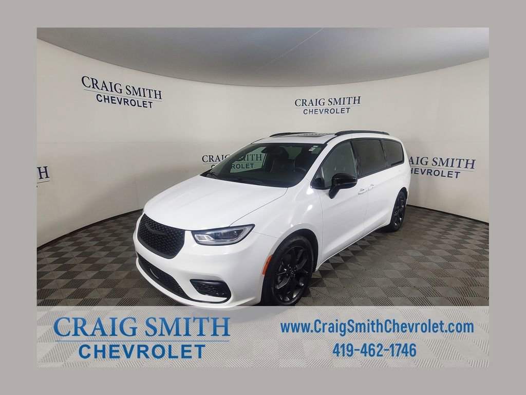 2025 Chrysler Pacifica Limited's photo