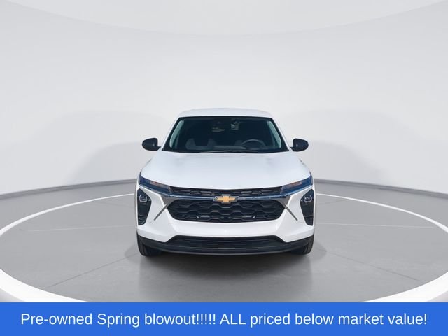 Used 2025 White Chevrolet LS image 3