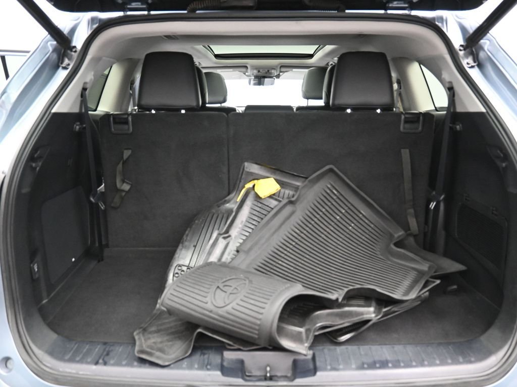 Used 2020  Toyota Platinum image 32