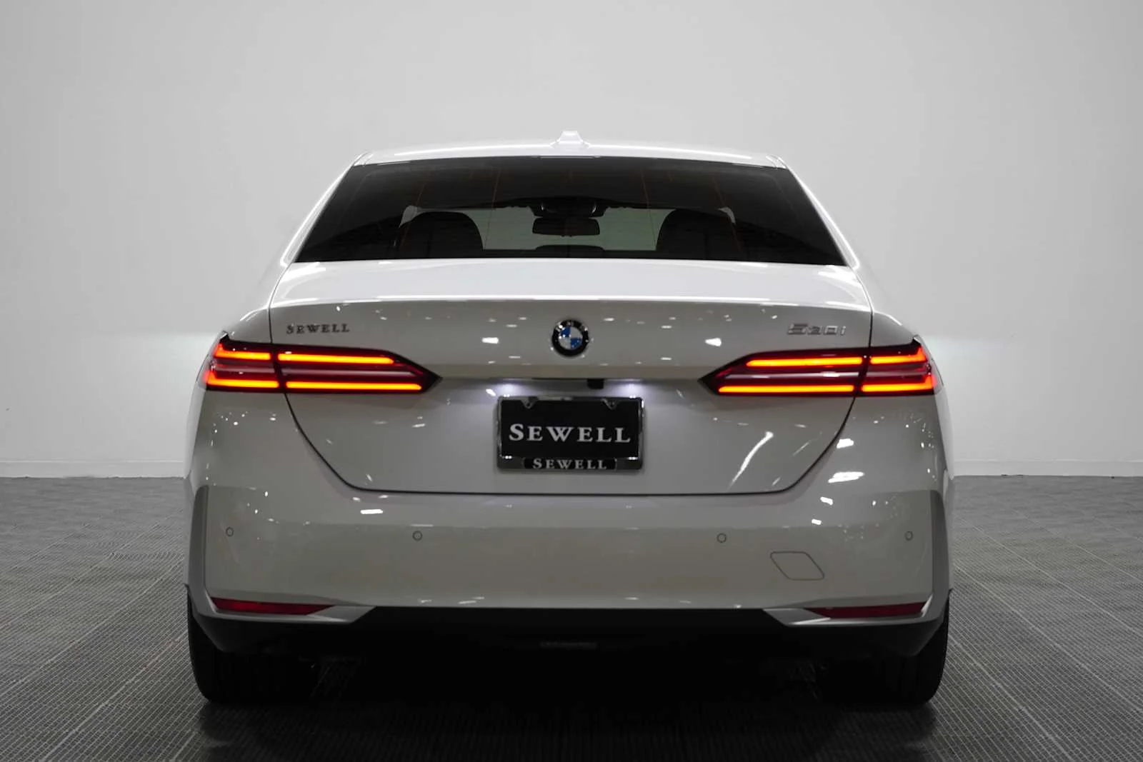 Used 2027 Mineral White Metallic BMW 530i image 5