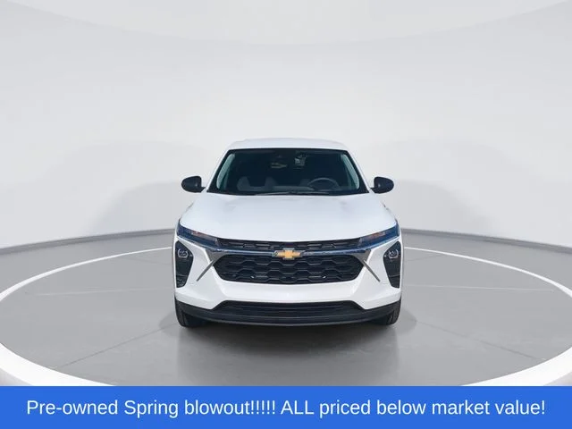 Used 2025 White Chevrolet LS image 3