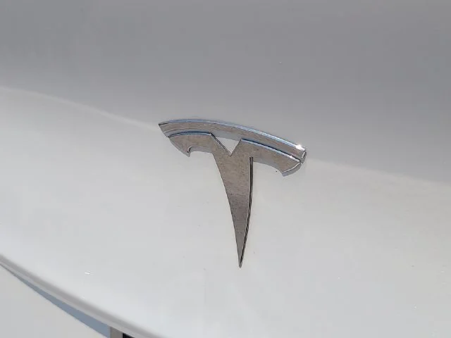 Used 2021 White Tesla Long Range image 31