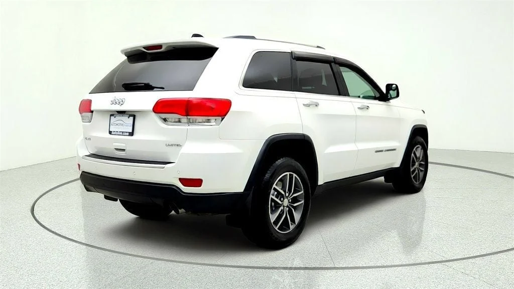 Used 2018 Bright White Clearcoat Jeep Limited 4x4 w/ Power Sunroof & Uconnect 4C Nav image 5