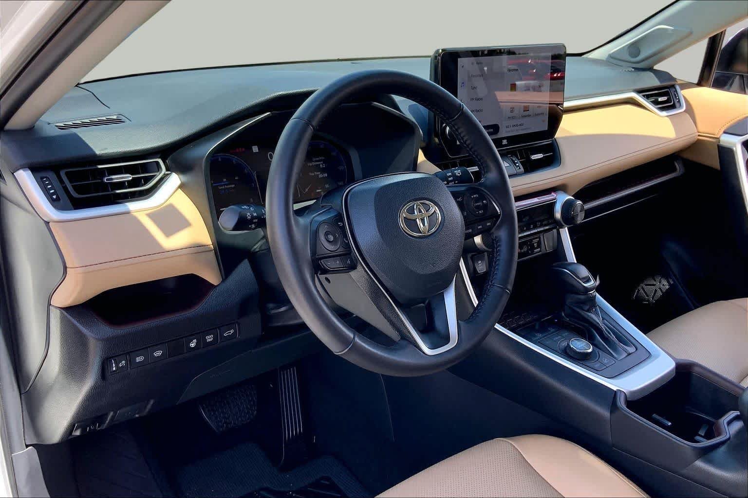 Used 2024 Wind Chill Pearl Toyota Limited image 17