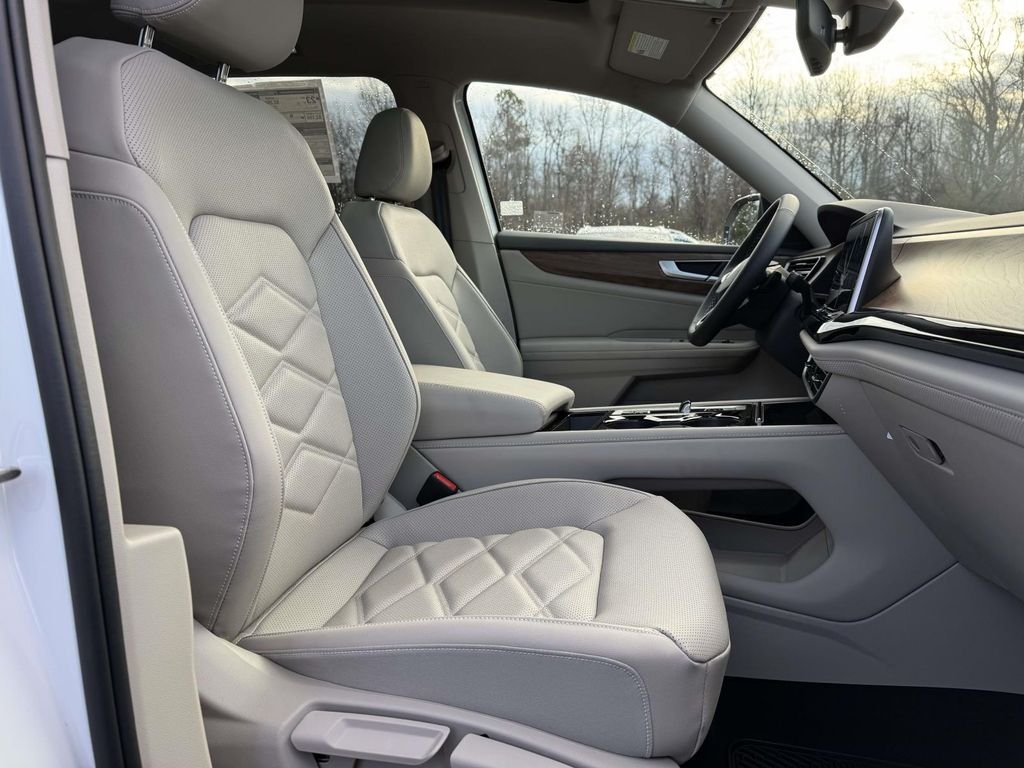 New 2026 White Volkswagen 2.0T SE w/Technology image 15