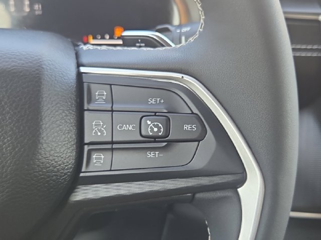Used 2023 Red Jeep Laredo image 18