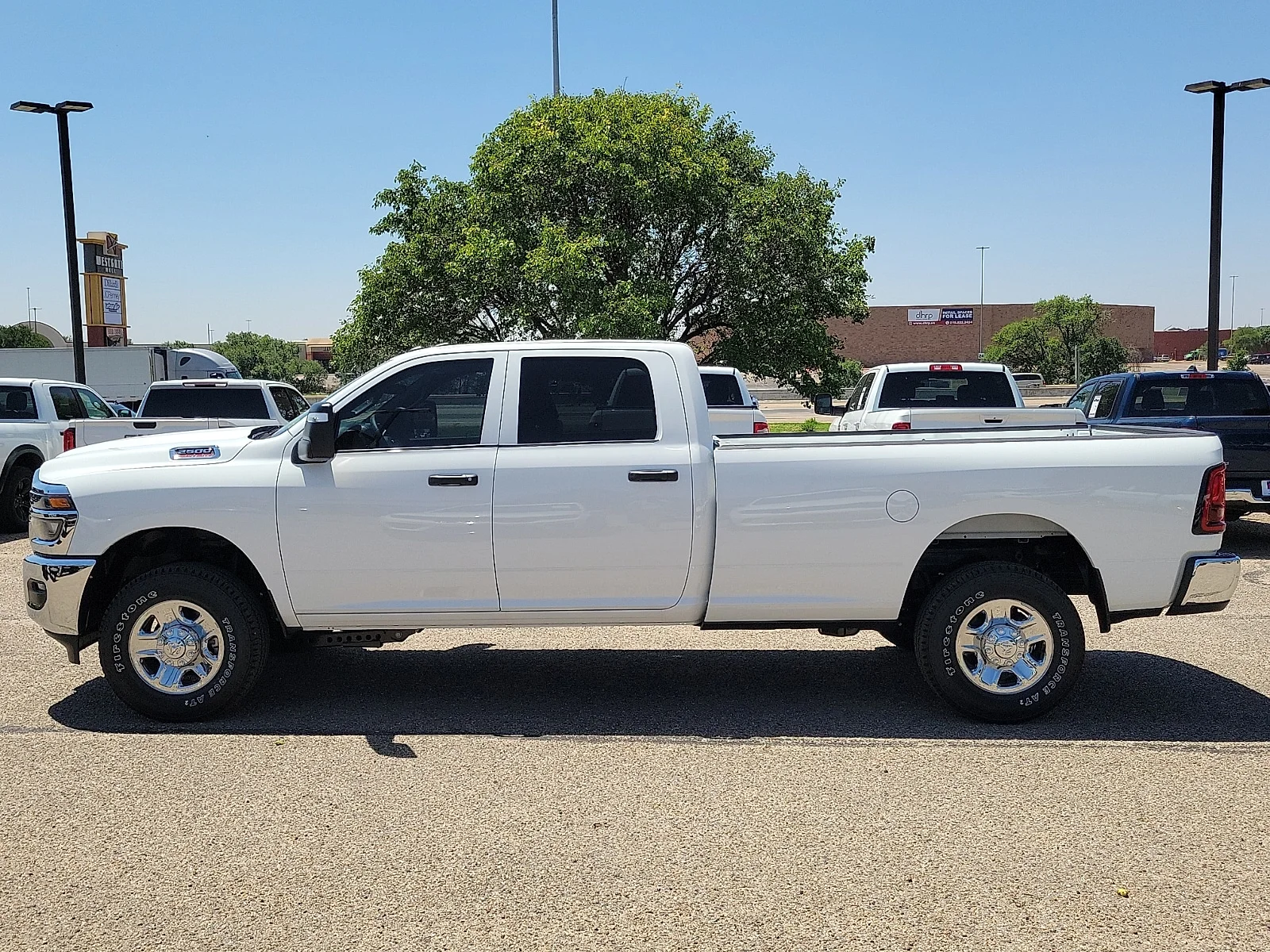 New 2026 PW7 Bright Whit Ram TRADESMAN CREW CAB 4X4 8