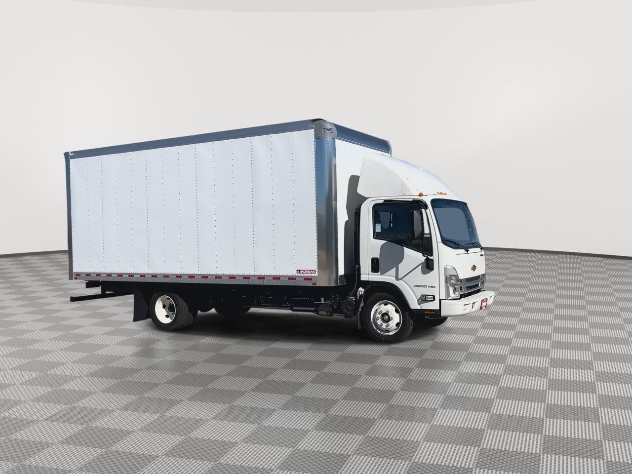 New 2024 Arc White Chevrolet  image 31