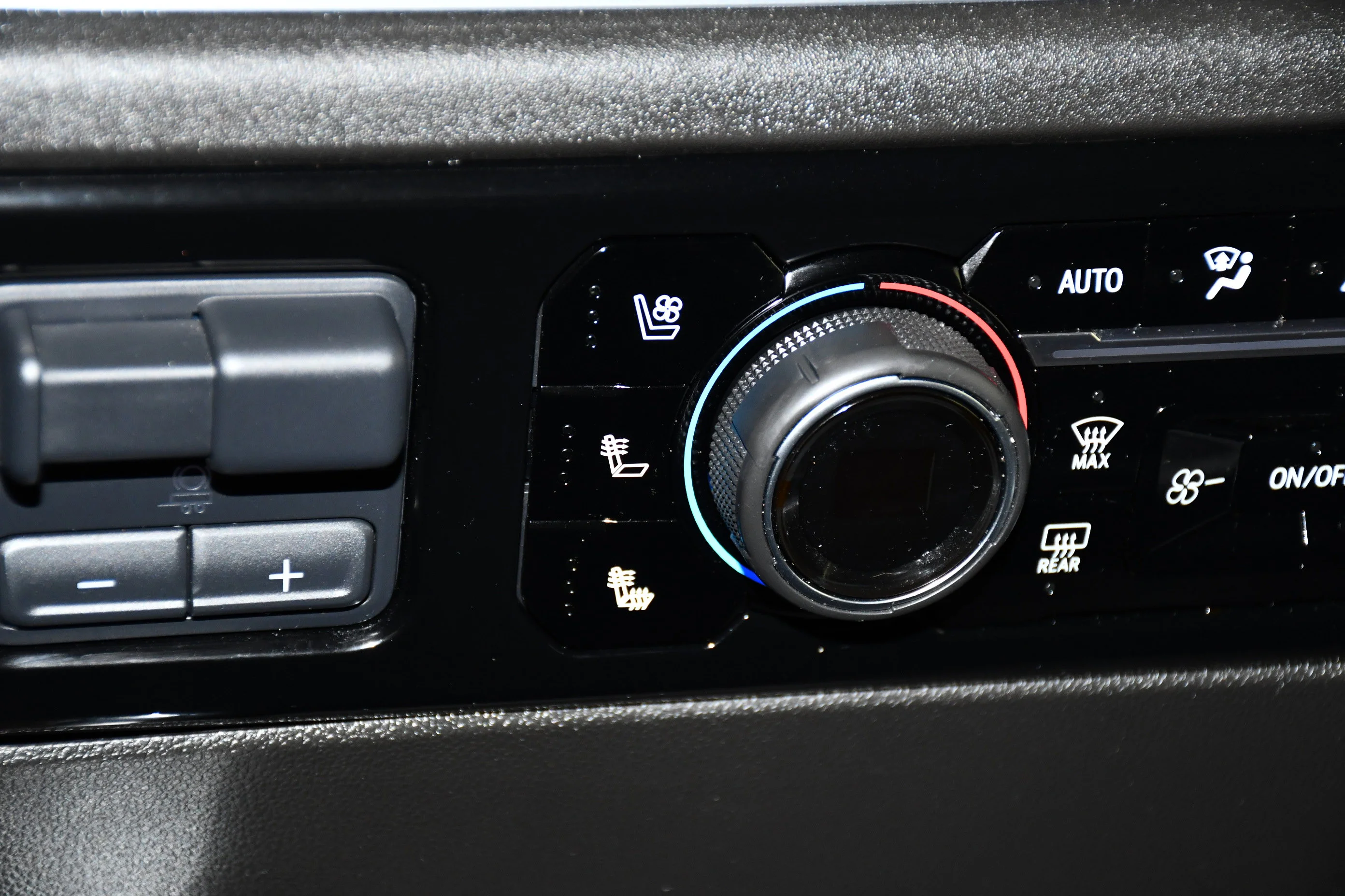 Used 2024 Black Chevrolet High Country image 35